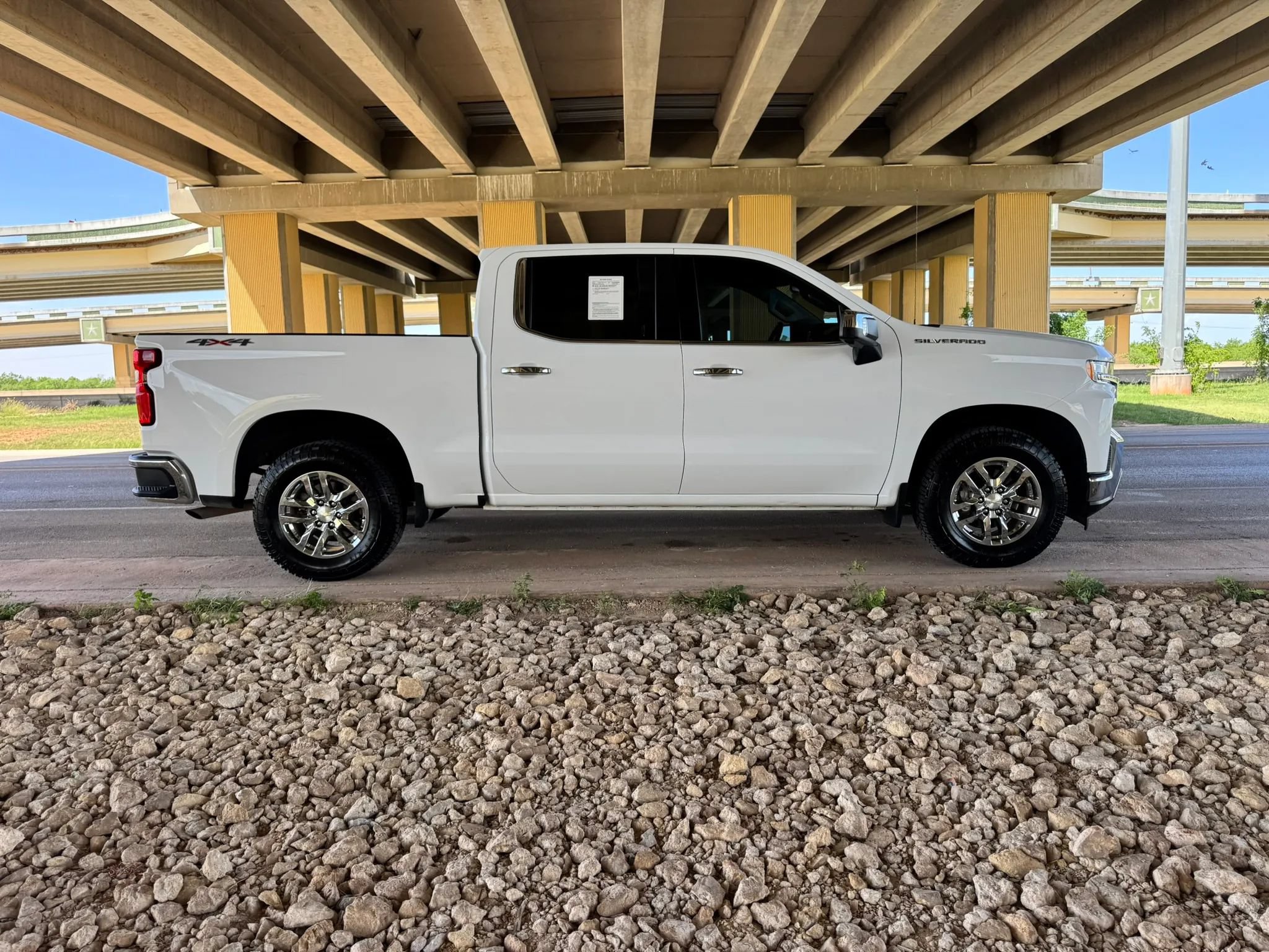 Used 2021 Chevrolet Silverado 1500 LTZ w/ LTZ Convenience Package II AWD/4WD image 2