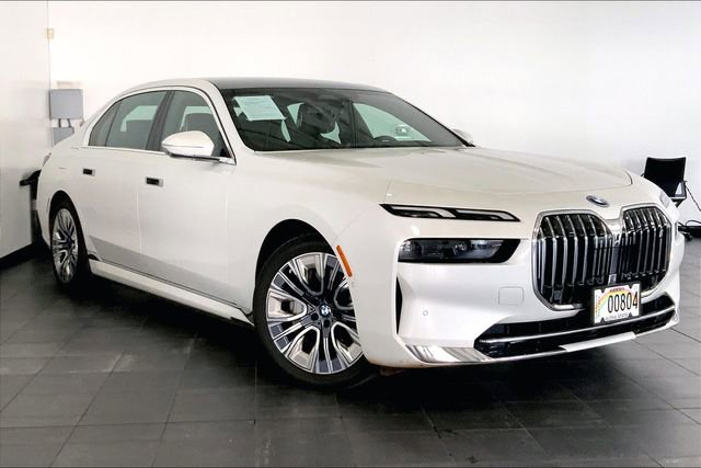 Used 2025 BMW i7 eDrive50 w/ Premium Package RWD image 2