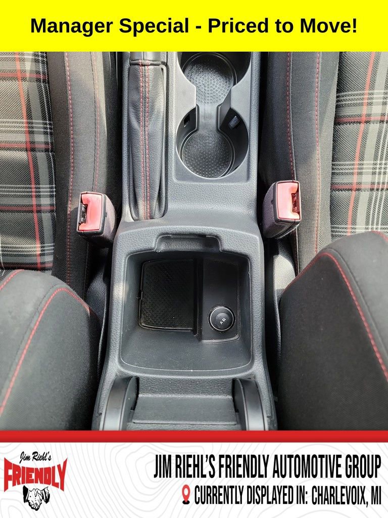 Used 2016 Volkswagen Golf S image 22