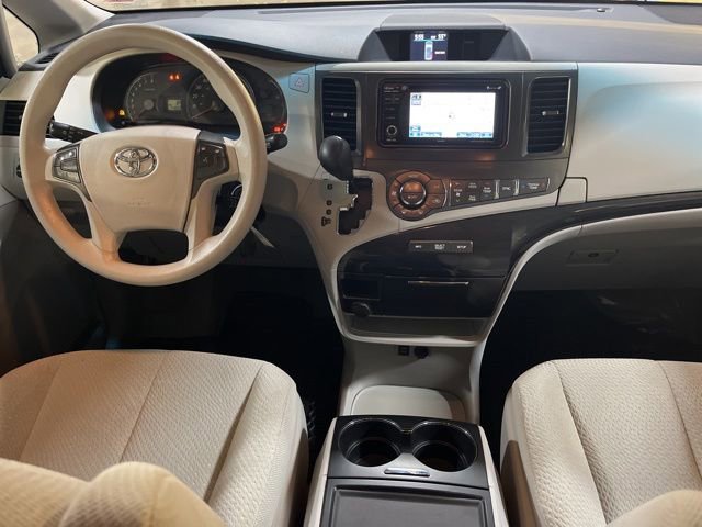 Used 2014 Toyota Sienna LE image 23