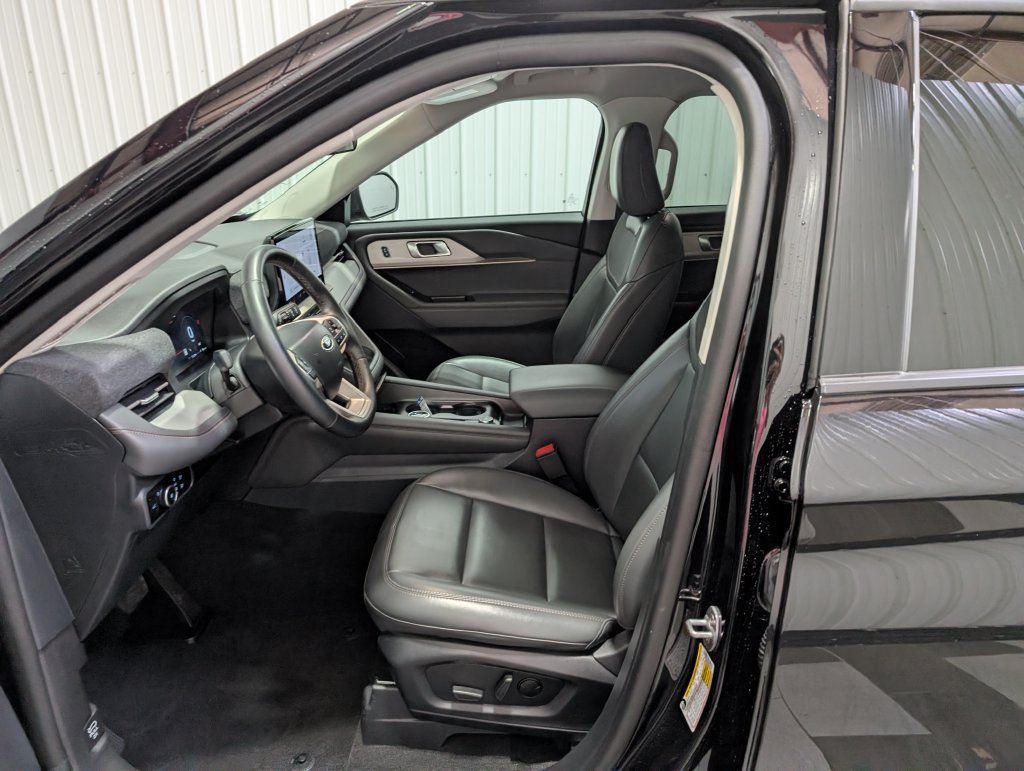 Used 2025 Ford Explorer Active w/ Active Comfort Package AWD/4WD image 15