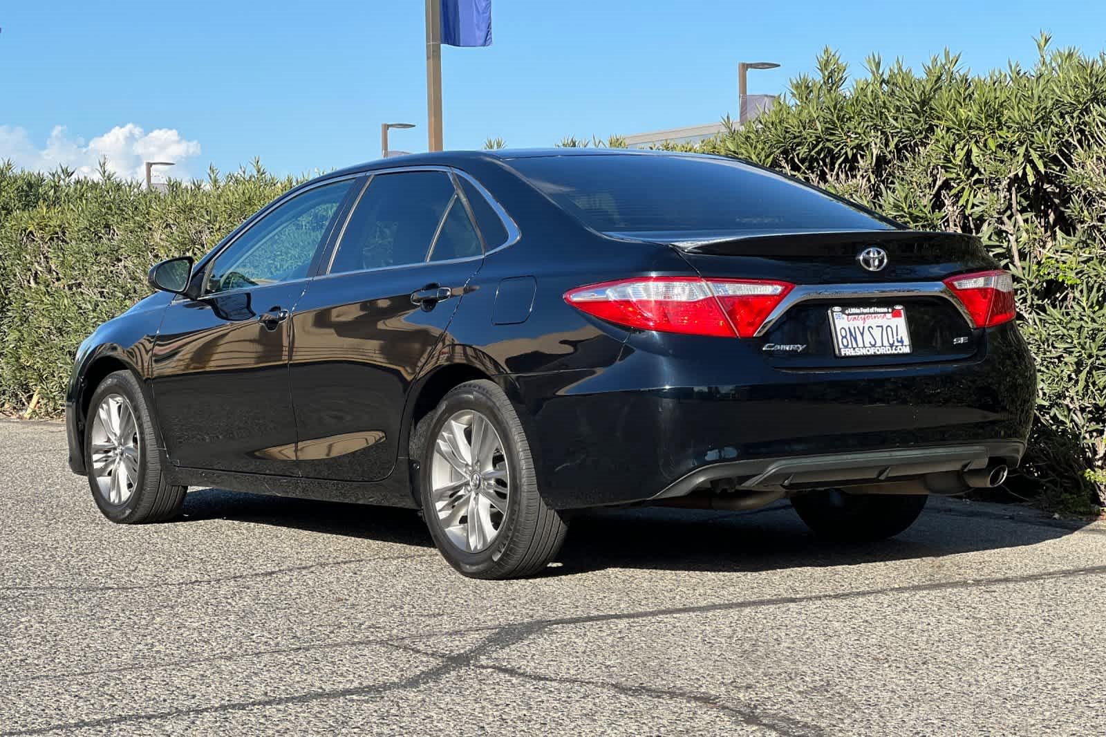 Used 2017 Toyota Camry SE image 6