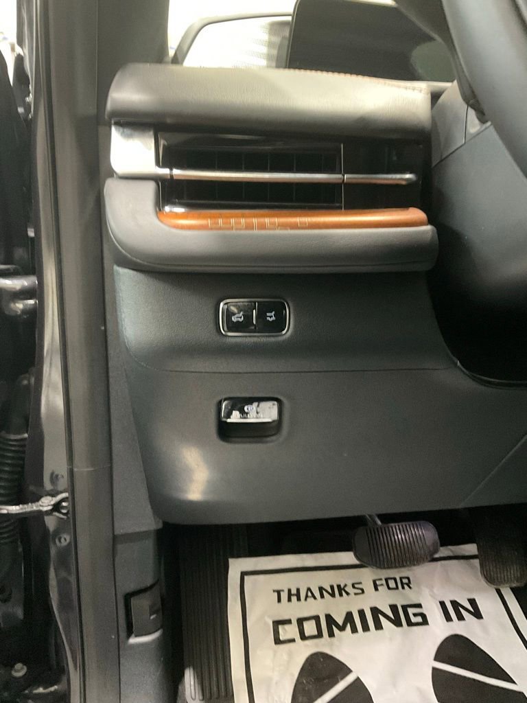 Used 2025 Lincoln Navigator Black Label image 8