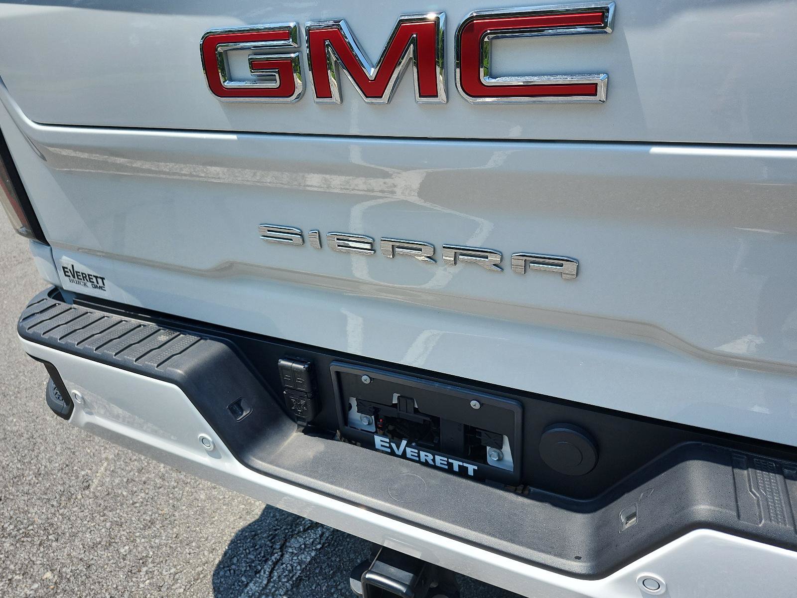 Used 2026 GMC Sierra 2500 AT4 w/ AT4 Premium Plus Package AWD/4WD image 4