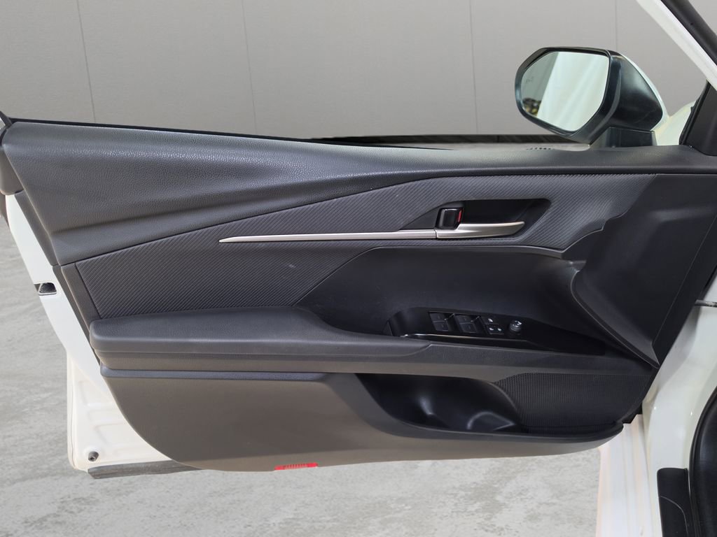 Used 2025 Toyota Camry SE FWD image 13