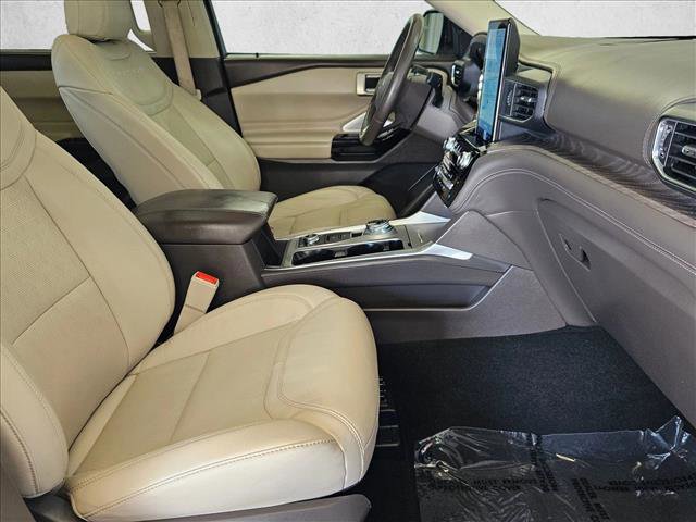 Used 2024 Ford Explorer Platinum w/ Technology Package AWD/4WD image 24