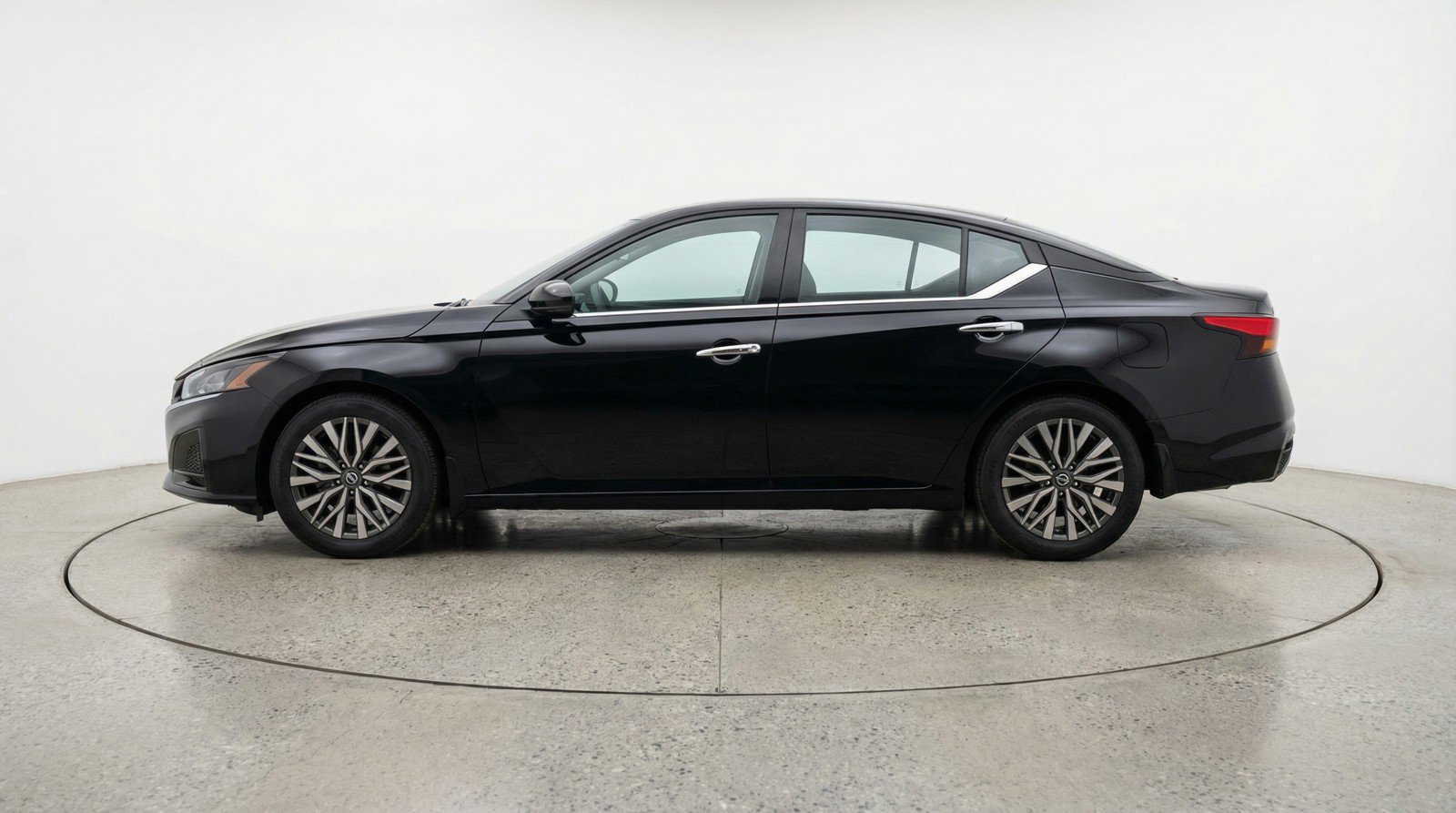 Used 2025 Nissan Altima 2.5 SV image 5