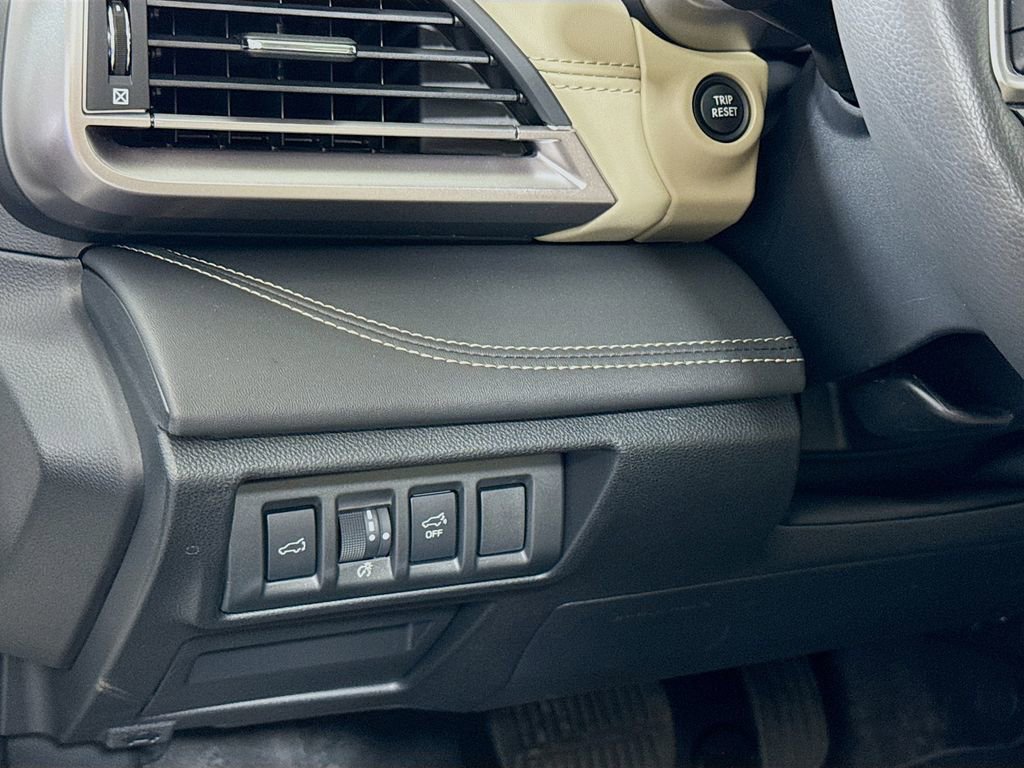 Used 2025 Subaru Outback Limited AWD/4WD image 10