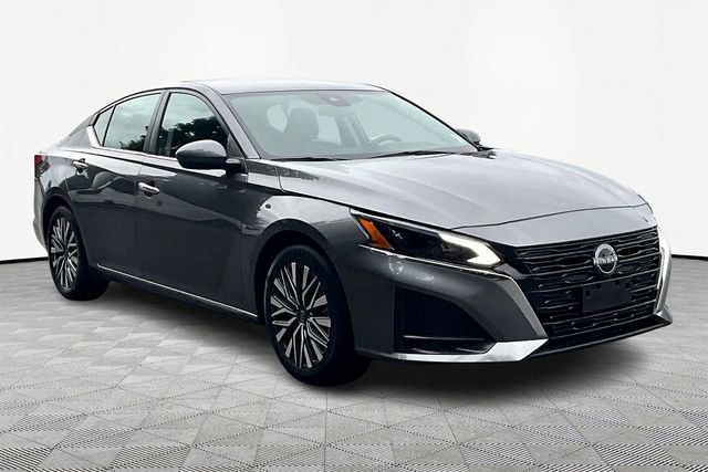 Used 2023 Nissan Altima 2.5 SV