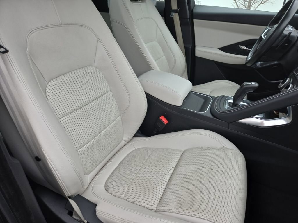 Used 2019 Jaguar E-PACE R-Dynamic SE image 25