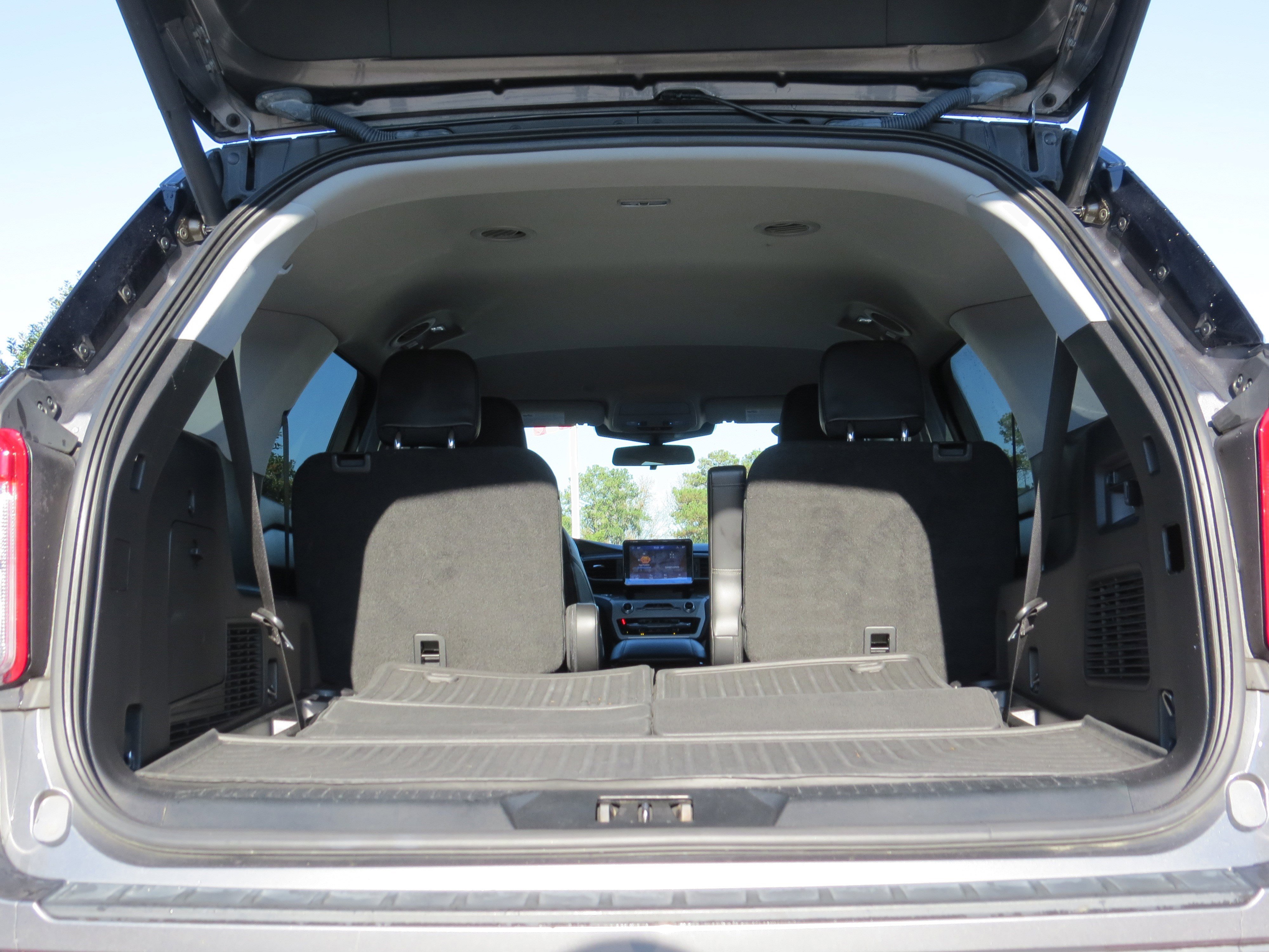 Used 2022 Ford Explorer XLT w/ Equipment Group 202A image 13