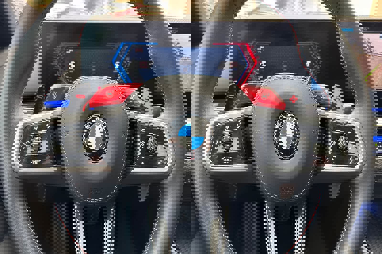 Used 2025 BMW M5 w/ Executive Package image 26