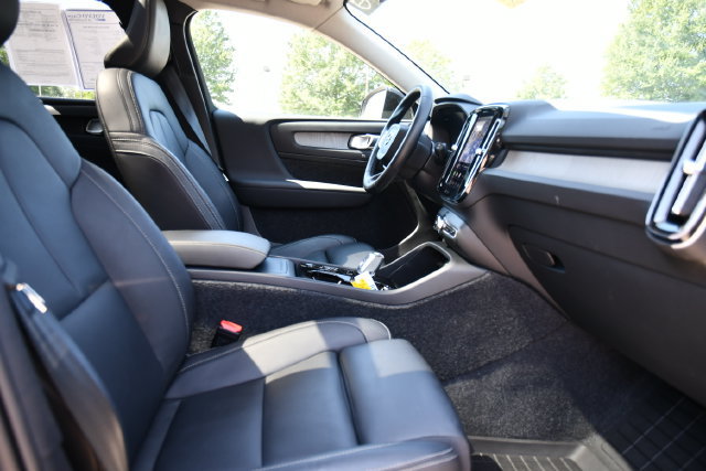 Certified 2026 Volvo XC40 B5 Plus AWD/4WD image 36