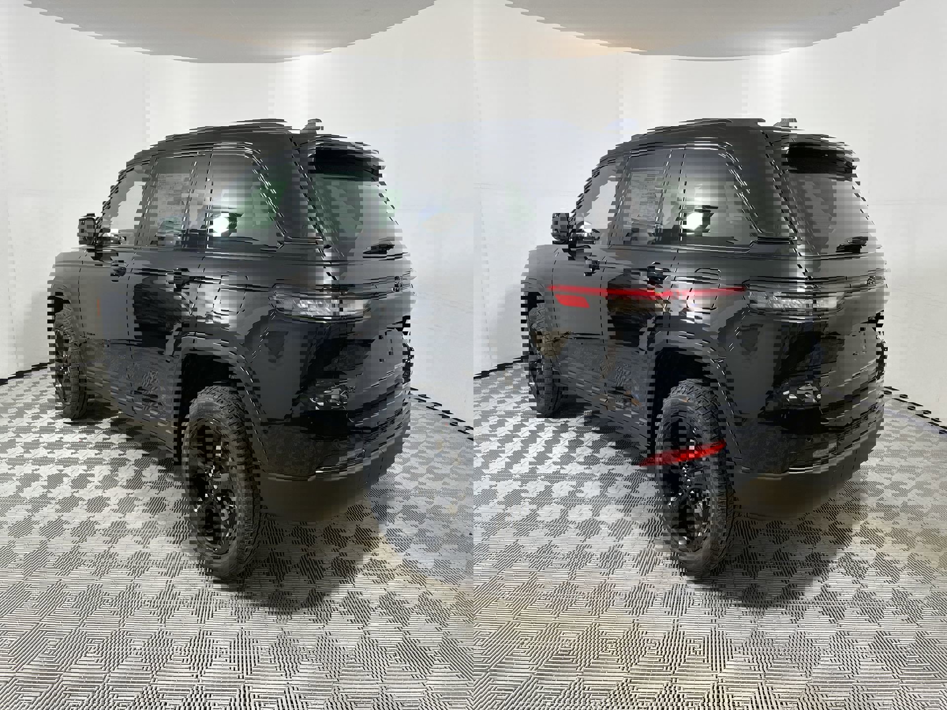 New 2025 Jeep Grand Cherokee Limited w/ Black Appearance Package image 6