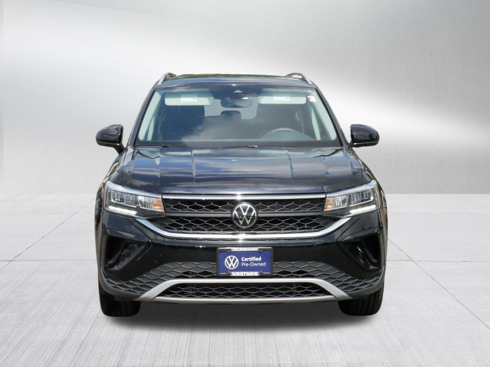 Certified 2023 Volkswagen Taos SE w/ Panoramic Sunroof Package AWD/4WD image 2