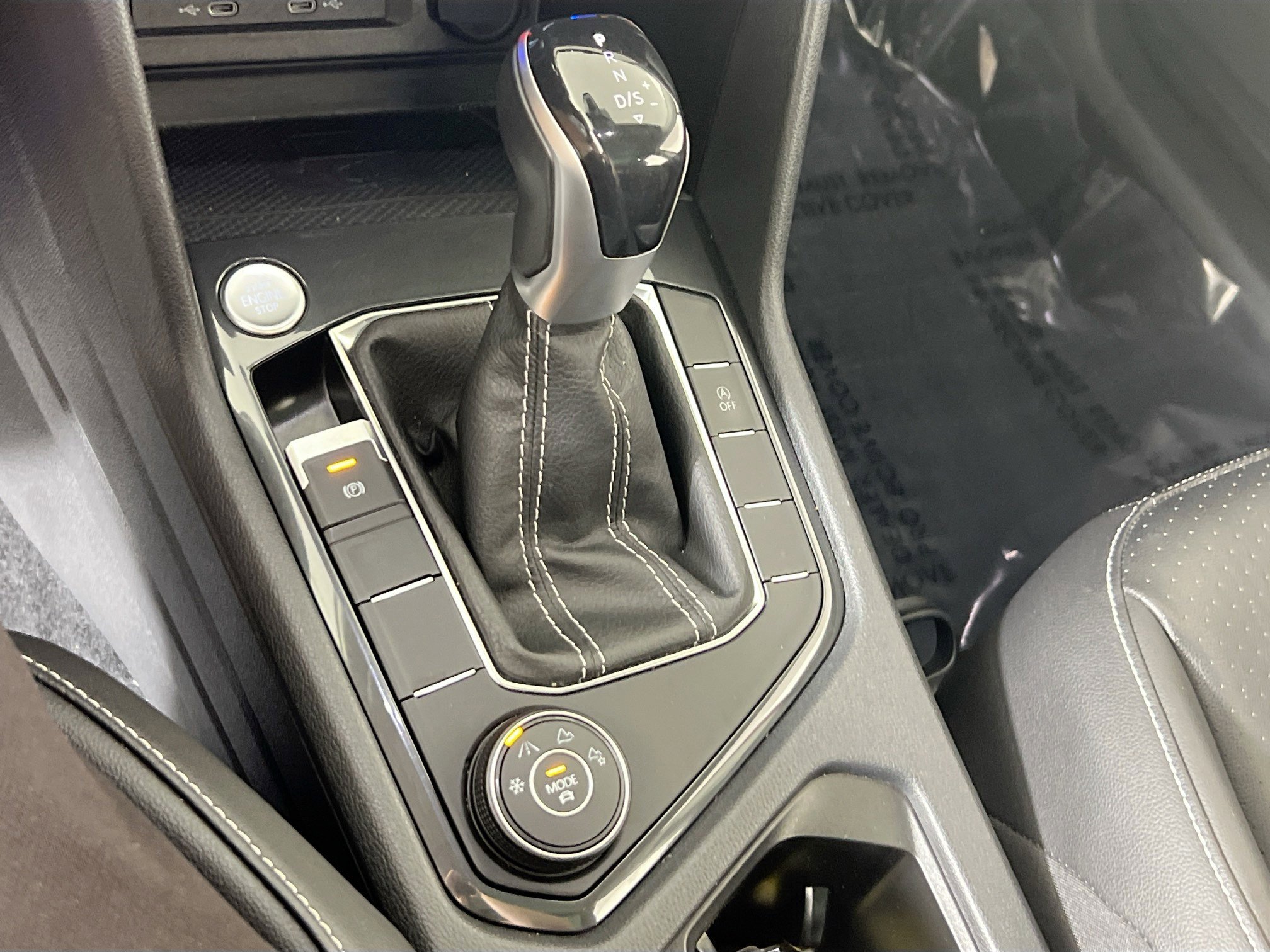 Used 2022 Volkswagen Tiguan SE AWD/4WD image 16