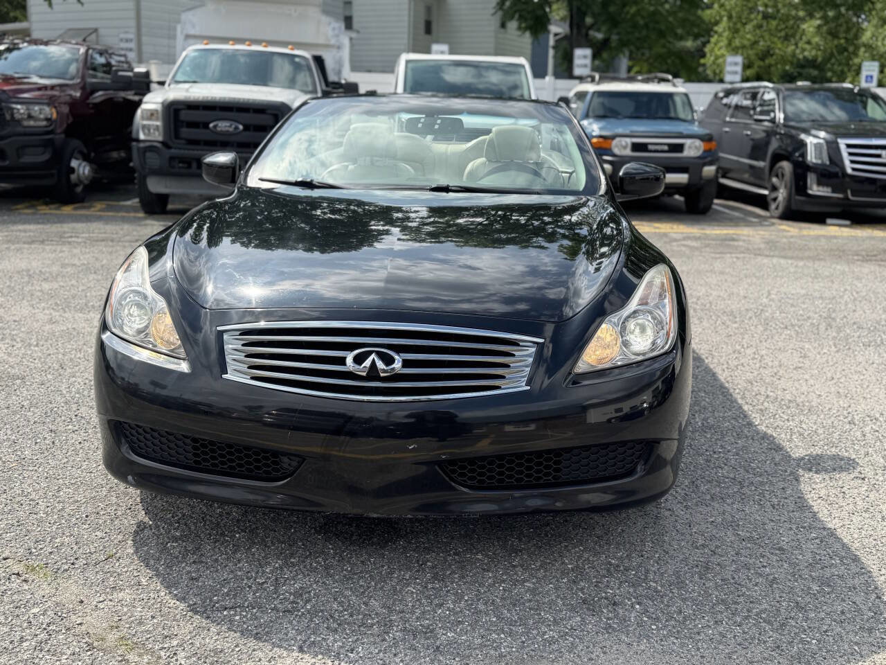 Used 2010 INFINITI G37 Base 2dr Convertible w/ Premium Pkg image 3
