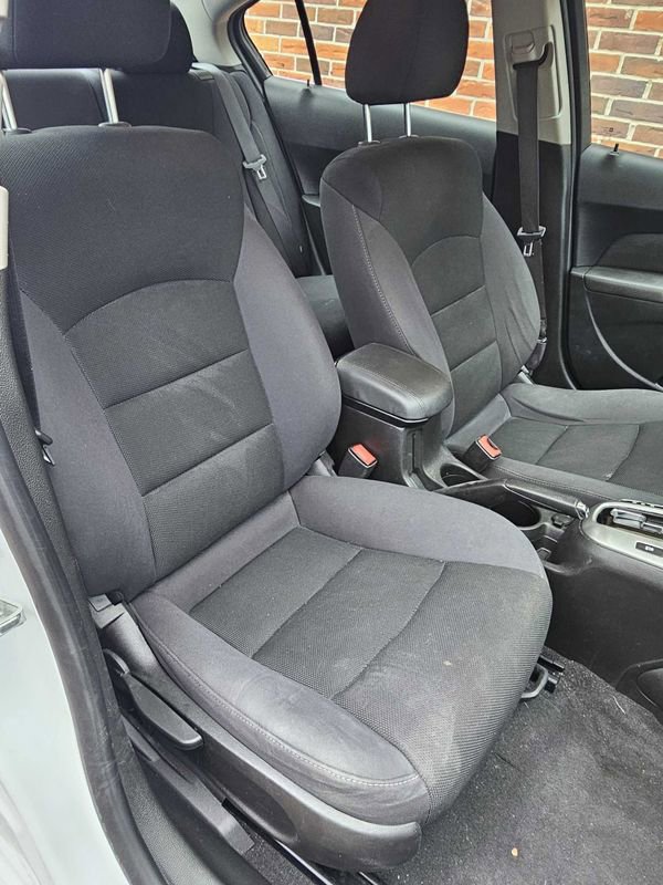 Used 2016 Chevrolet Cruze LT image 18