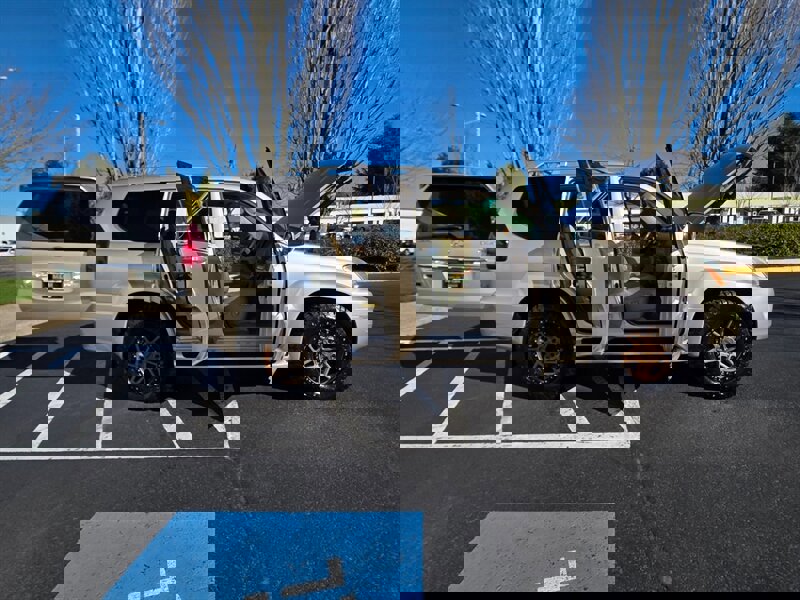 Used 2006 Lexus GX 470 image 24