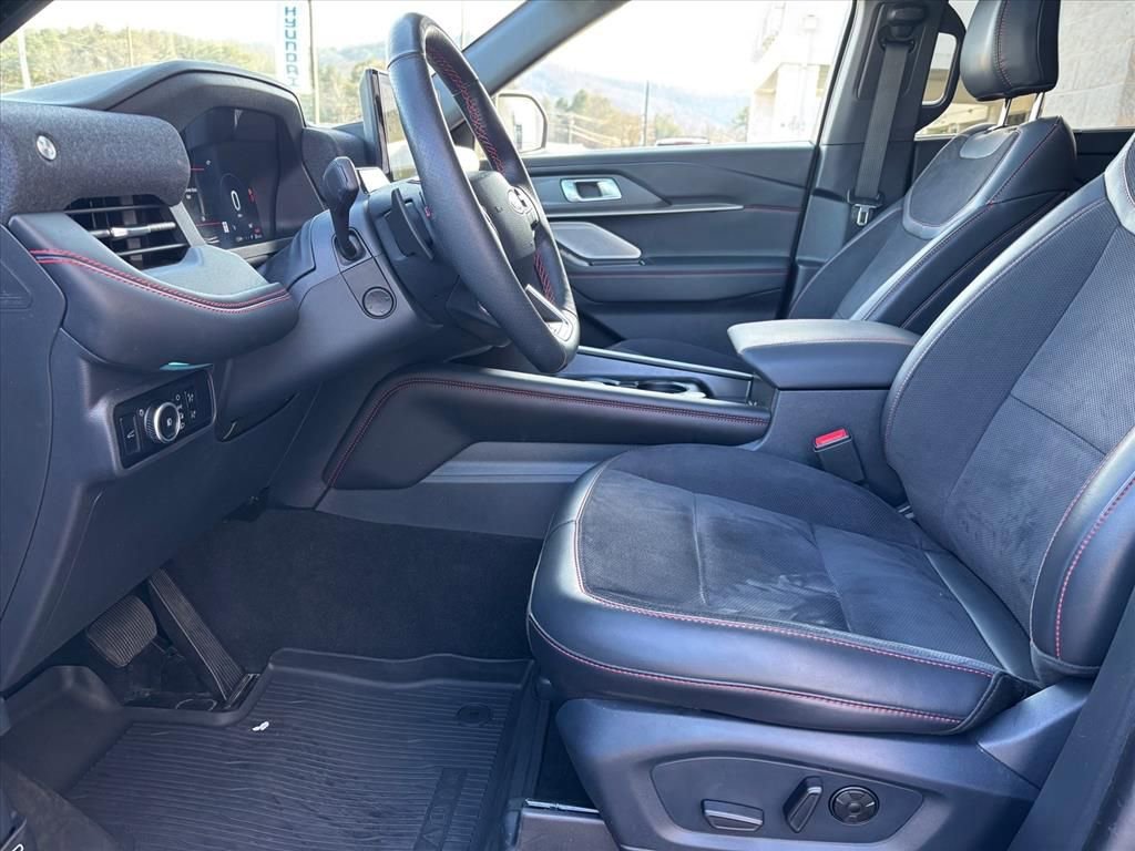 Used 2025 Ford Explorer ST image 10