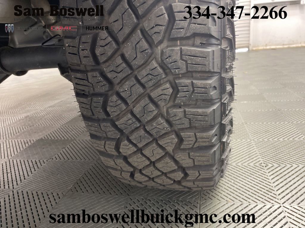 Used 2025 Chevrolet Silverado 1500 ZR2 w/ Technology Package image 40