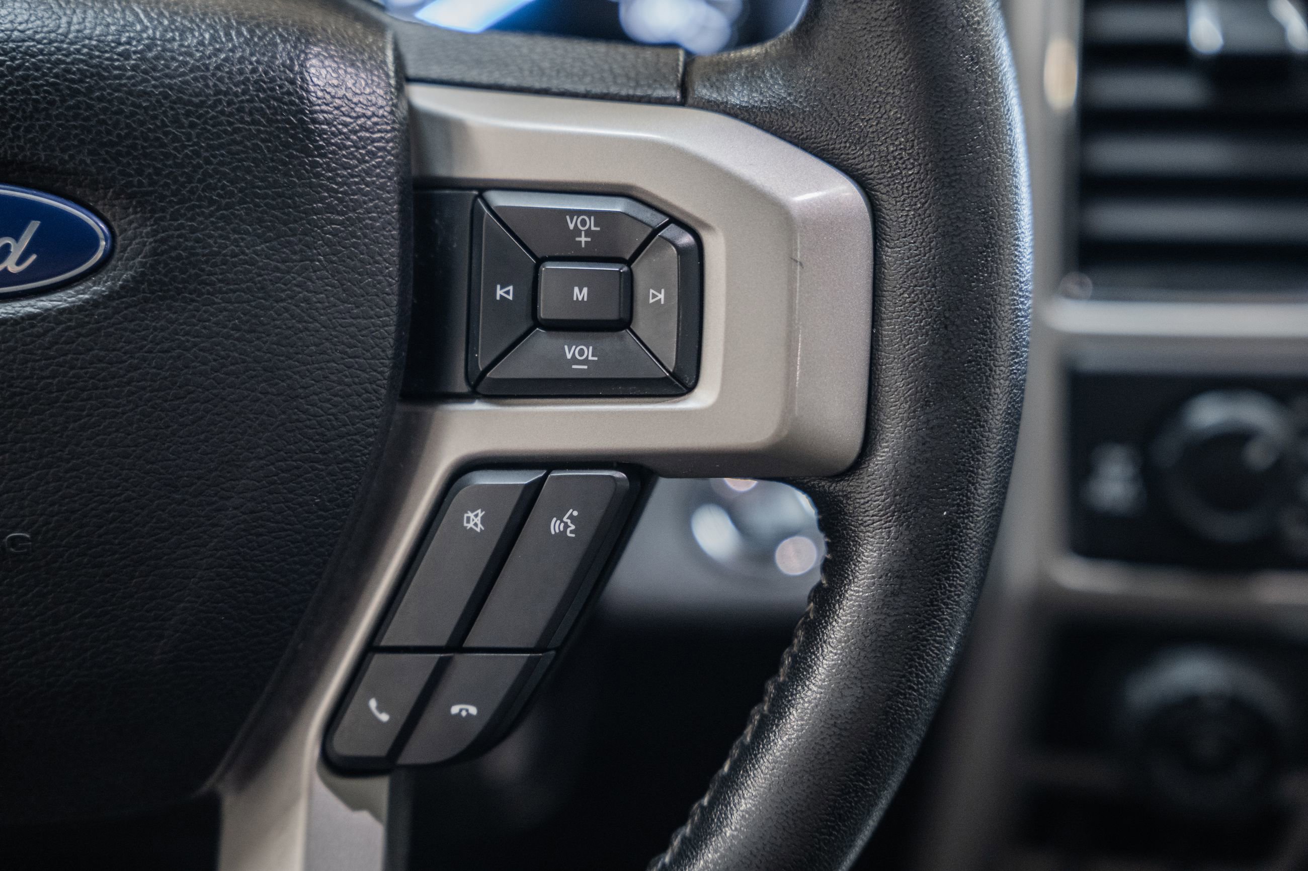 Certified 2019 Ford F150 Lariat w/ Equipment Group 502A Luxury image 37