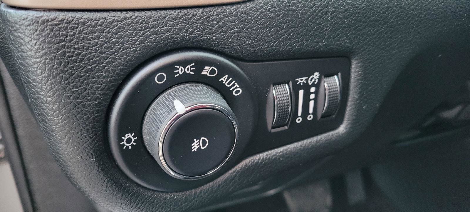 Used 2015 Jeep Cherokee Latitude image 9