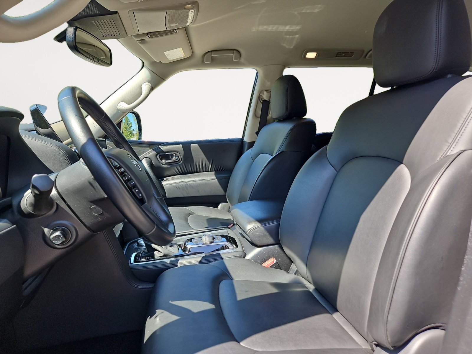 Used 2024 Nissan Armada SV image 9