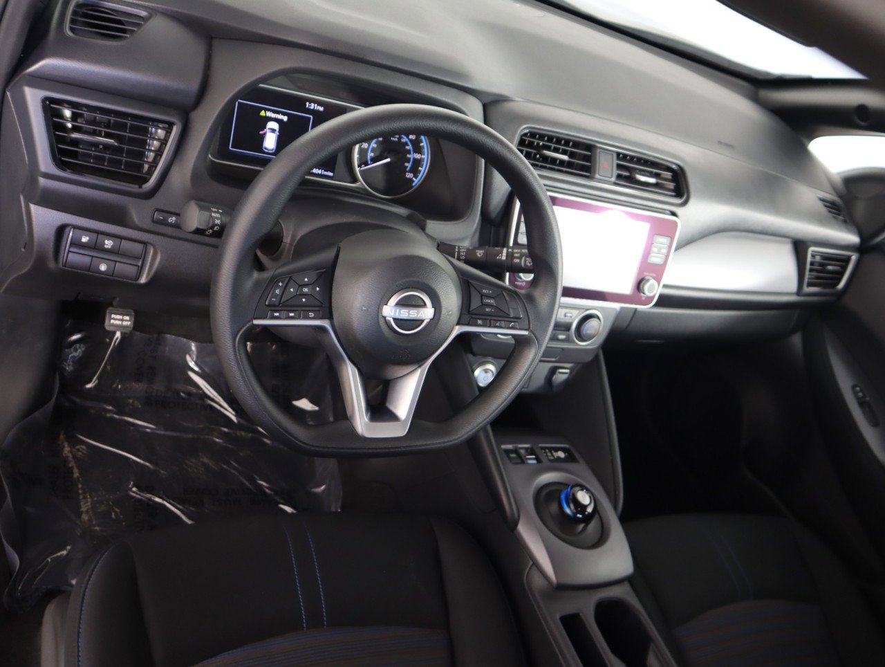 Used 2025 Nissan Leaf S image 17