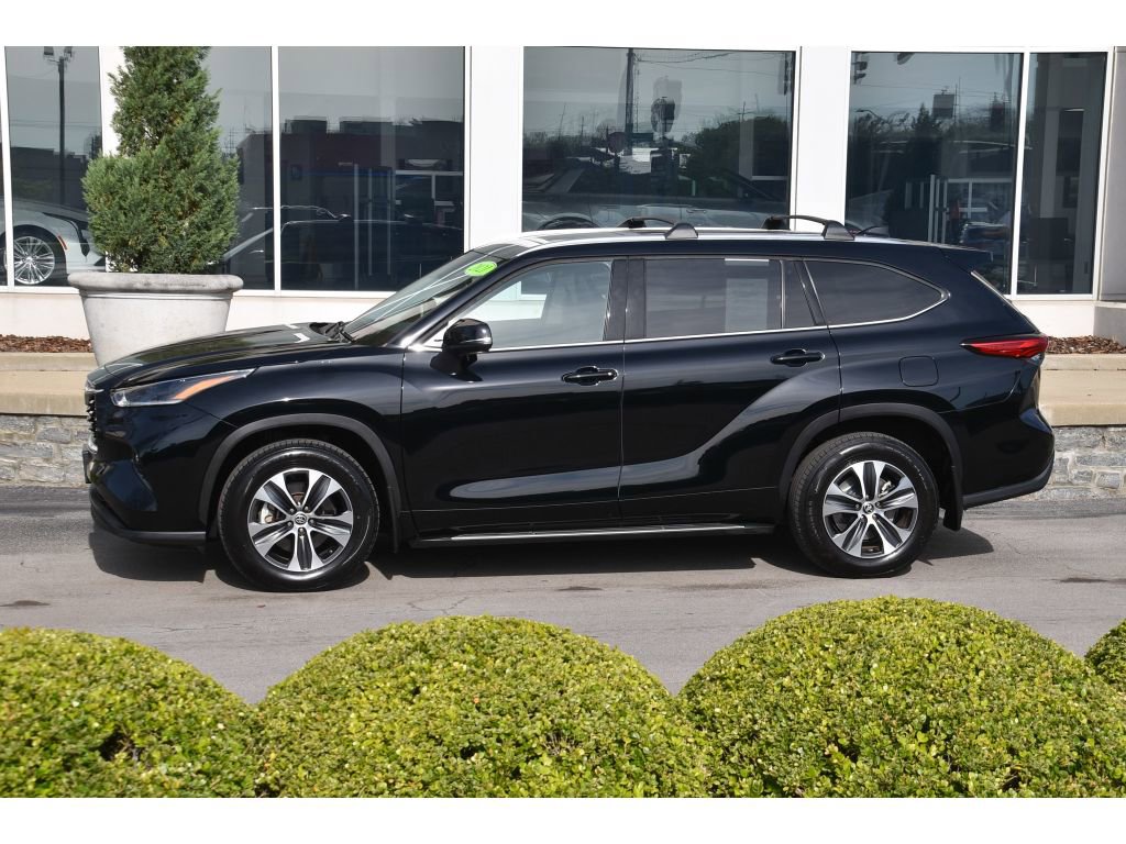 Used 2021 Toyota Highlander XLE image 7
