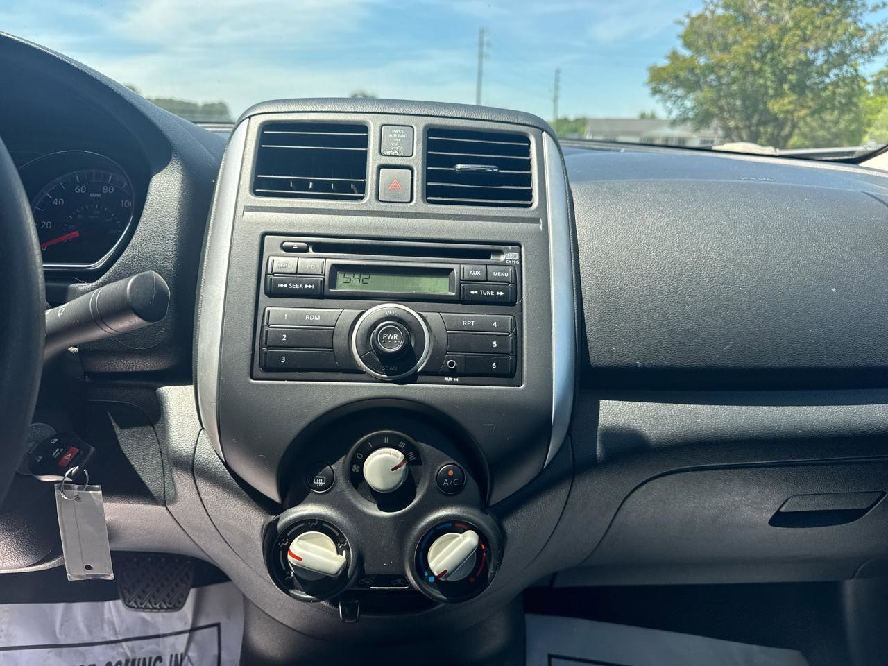 Used 2014 Nissan Versa SV FWD image 15