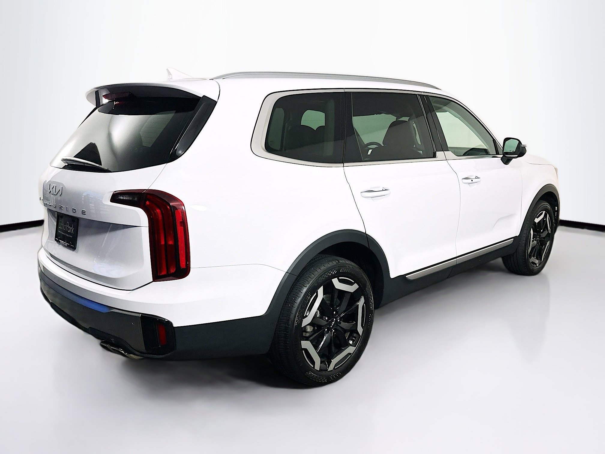 Used 2025 Kia Telluride S FWD image 9