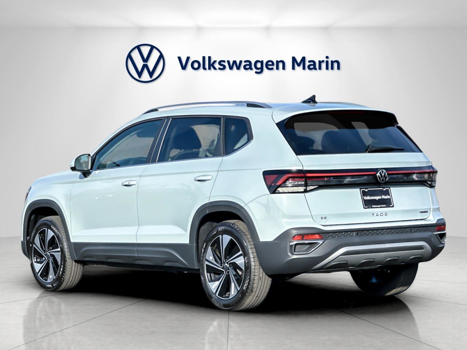 New 2026 Volkswagen Taos SE image 3