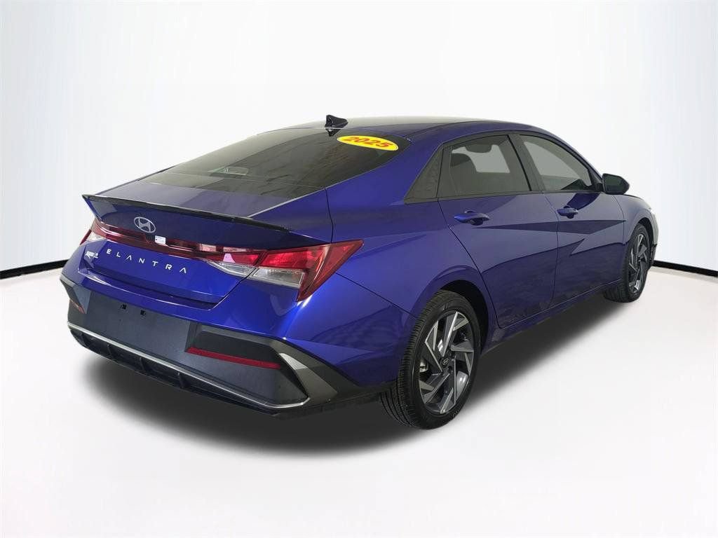 Used 2025 Hyundai Elantra Sport FWD image 5