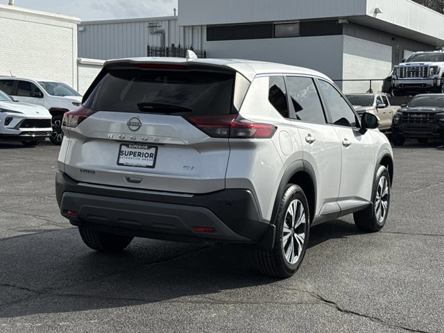 Used 2022 Nissan Rogue SV image 3