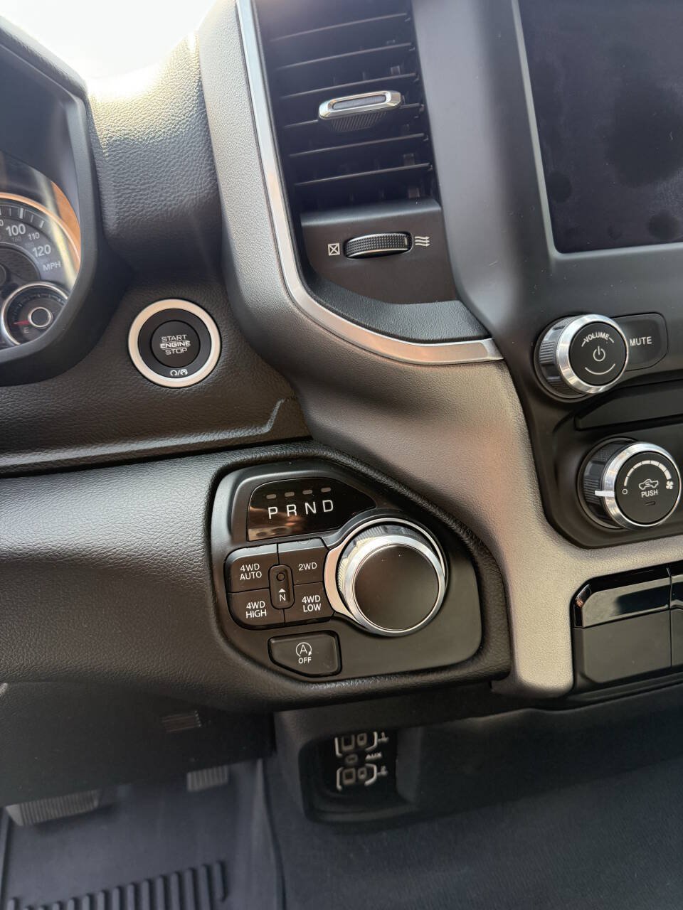 Used 2019 RAM 1500 Big Horn AWD/4WD image 10
