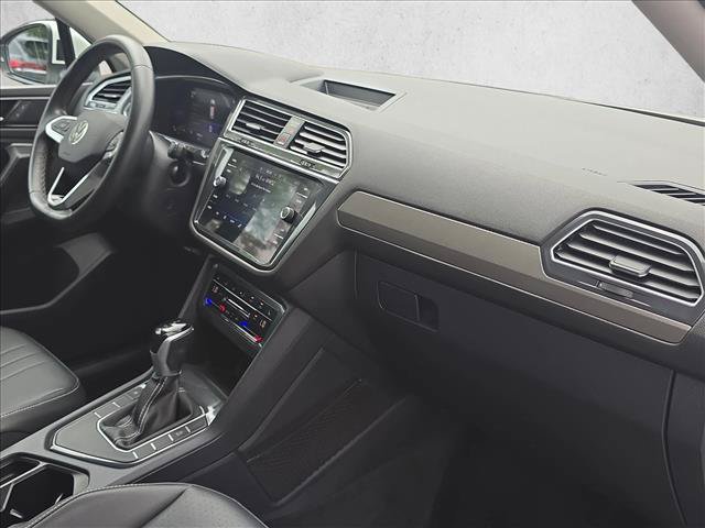 Used 2023 Volkswagen Tiguan SE w/ Panoramic Sunroof Package FWD image 25
