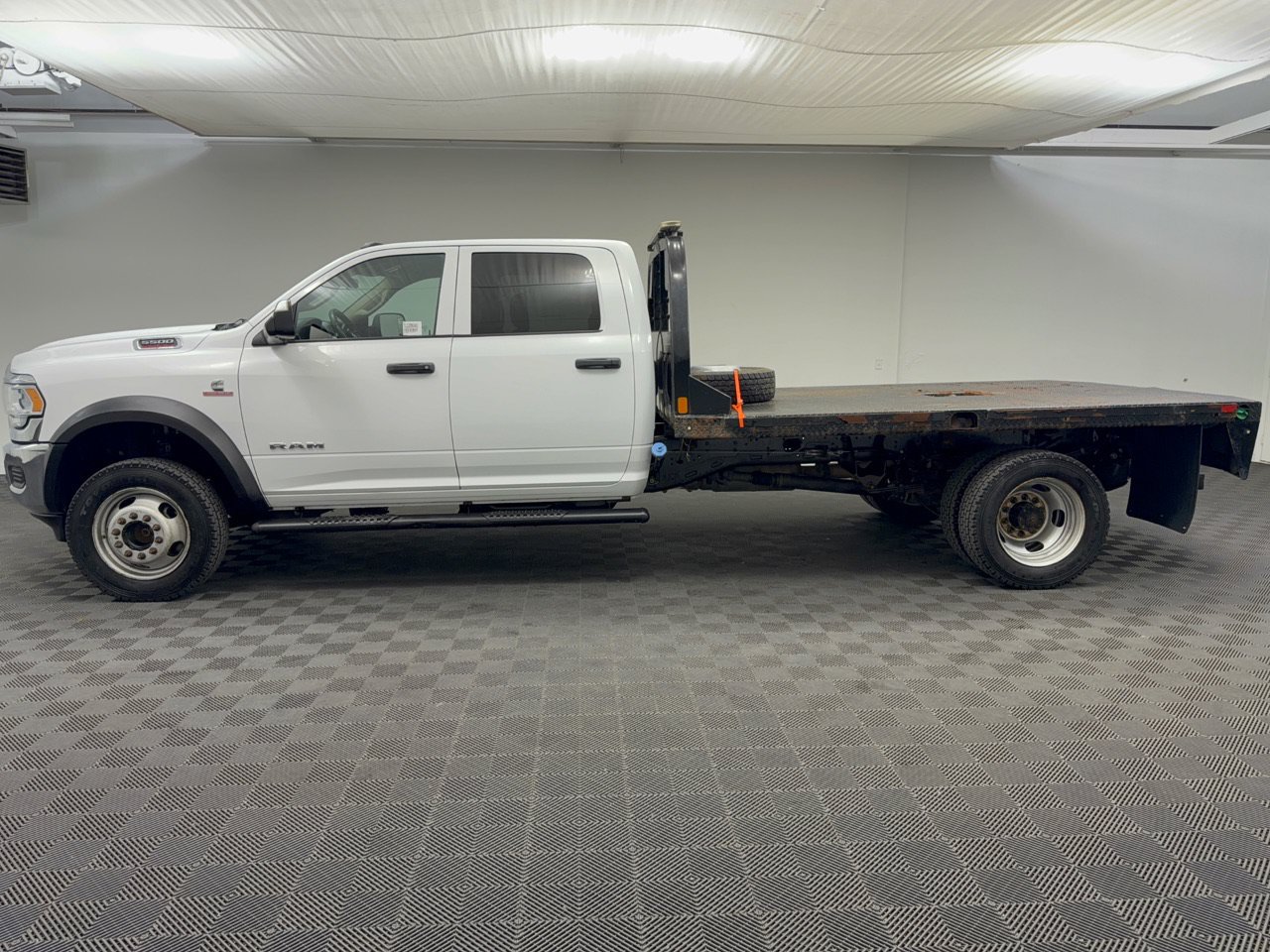 Used 2020 RAM 5500 Tradesman w/ Chrome Appearance Group AWD/4WD image 2