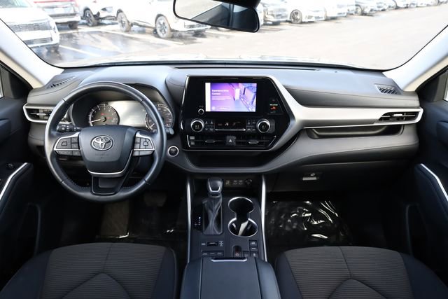 Used 2024 Toyota Highlander LE image 16