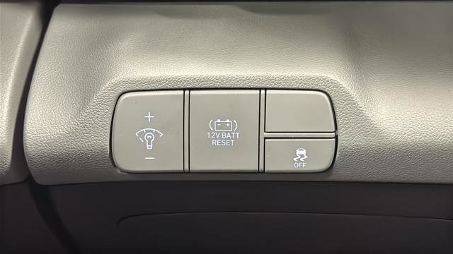 Used 2024 Hyundai Elantra Limited FWD image 31