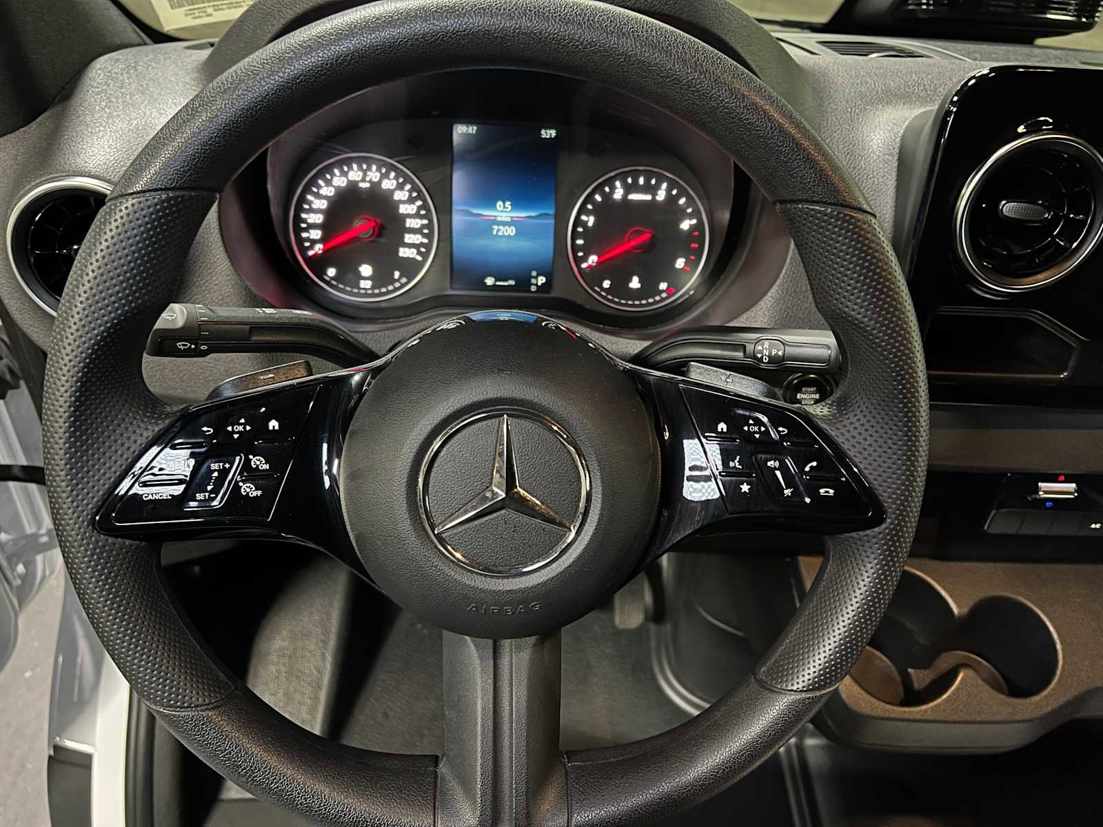 Used 2025 Mercedes-Benz Sprinter 2500 image 25