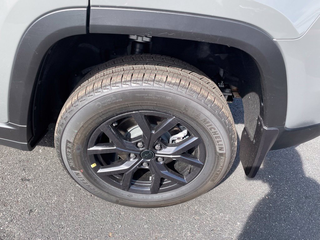 New 2027 Jeep Grand Cherokee Altitude AWD/4WD image 7