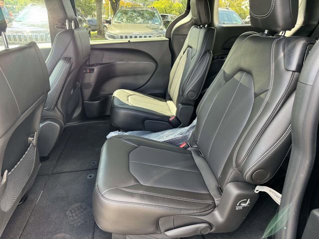 New 2026 Chrysler Voyager LX image 10