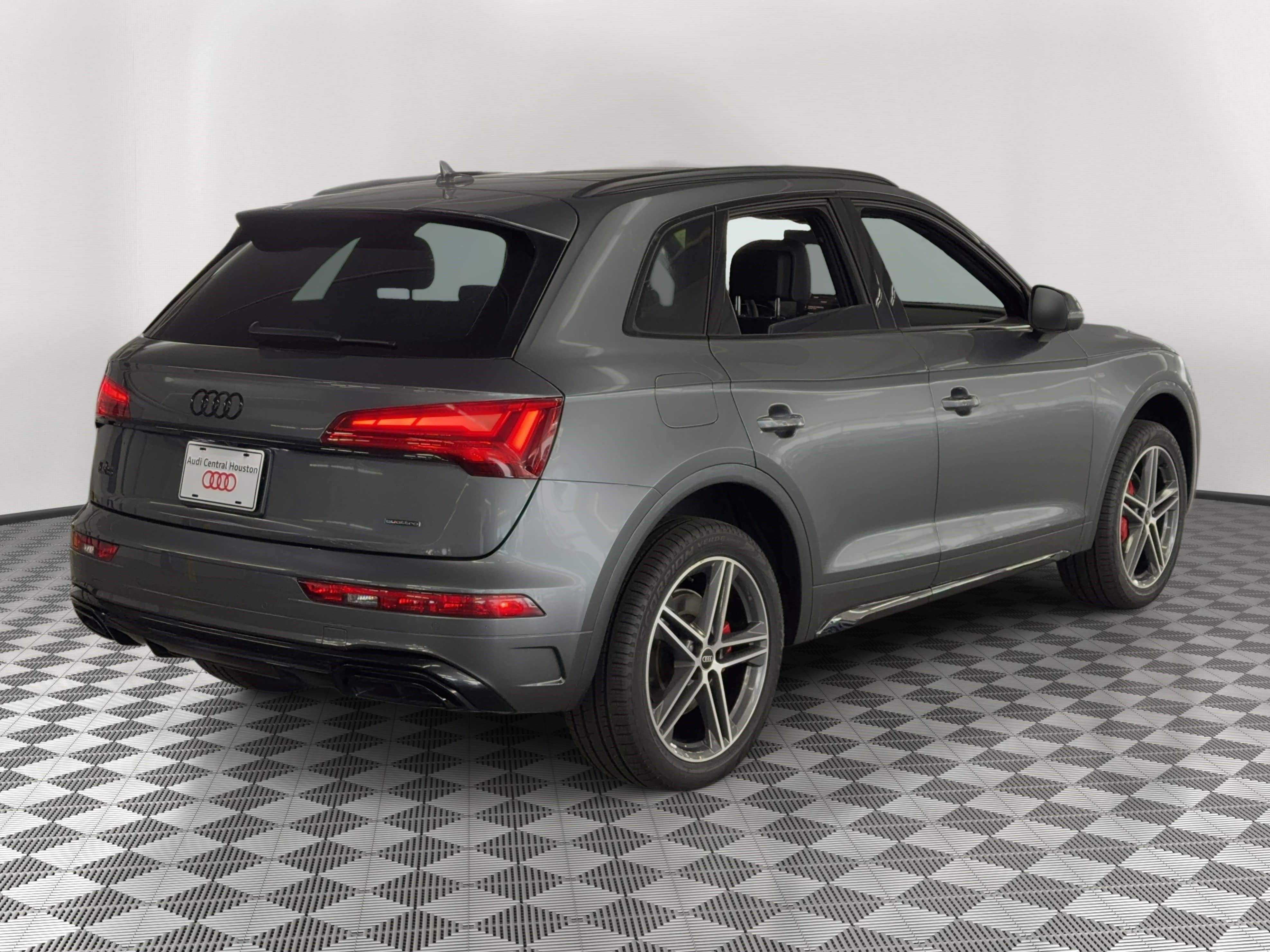 Certified 2025 Audi Q5 e Premium Plus w/ Premium Plus Package image 9