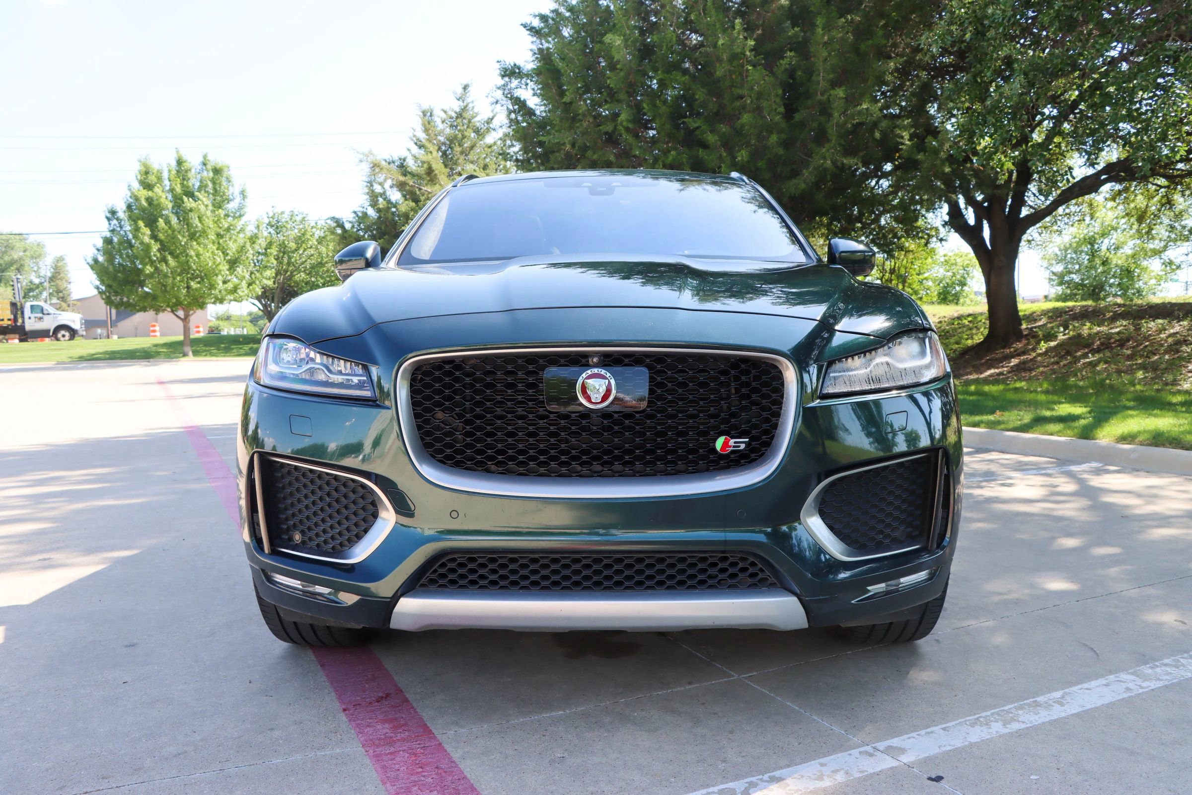 Used 2017 Jaguar F-PACE S AWD/4WD image 2