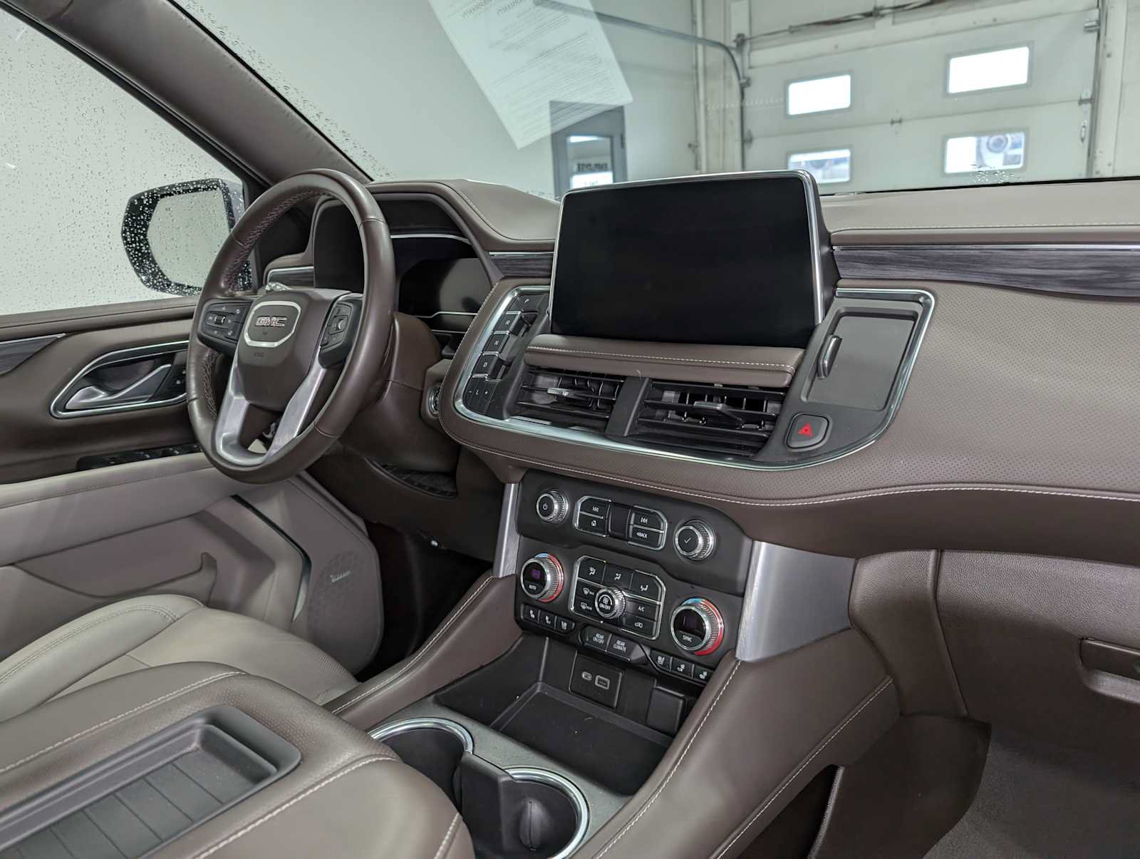 Certified 2022 GMC Yukon SLT w/ SLT Premium Package AWD/4WD image 46