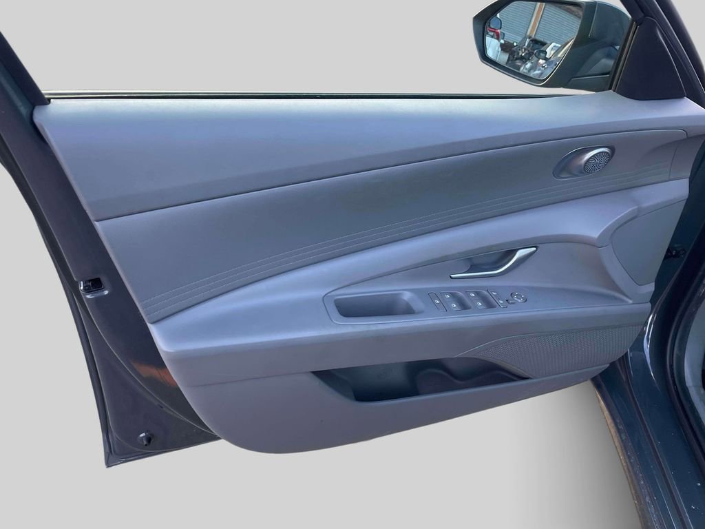 Used 2023 Hyundai Elantra SEL image 15