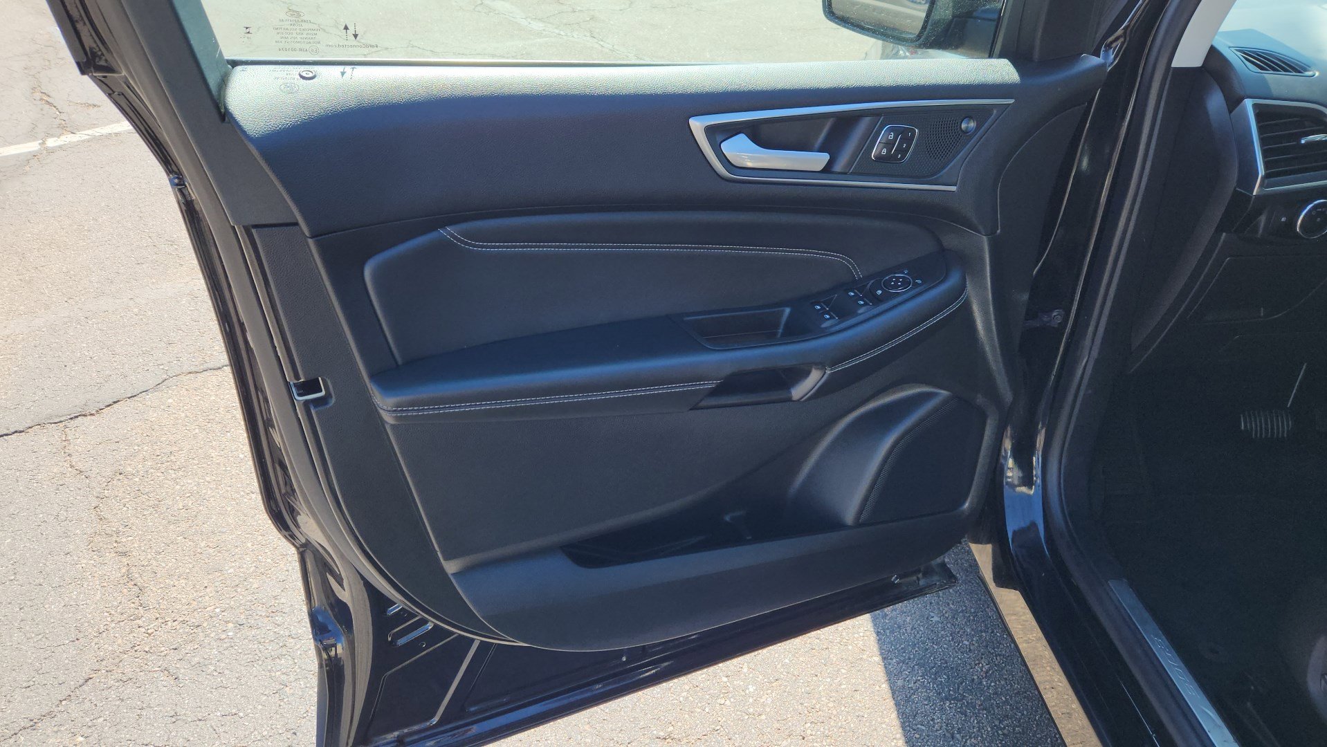 Certified 2024 Ford Edge Titanium image 23