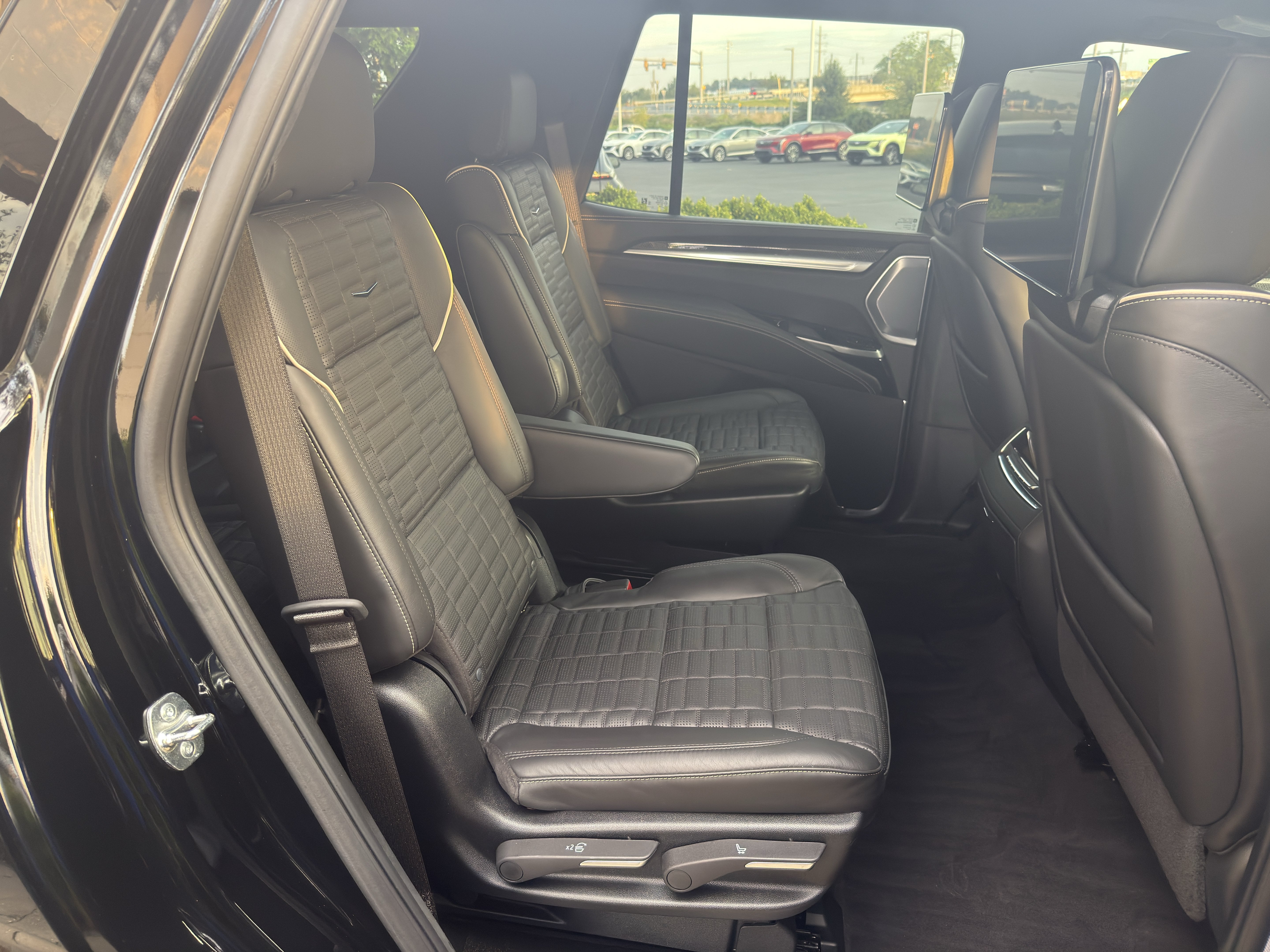 Used 2025 Cadillac Escalade V w/ LPO, ONYX Package AWD/4WD image 21