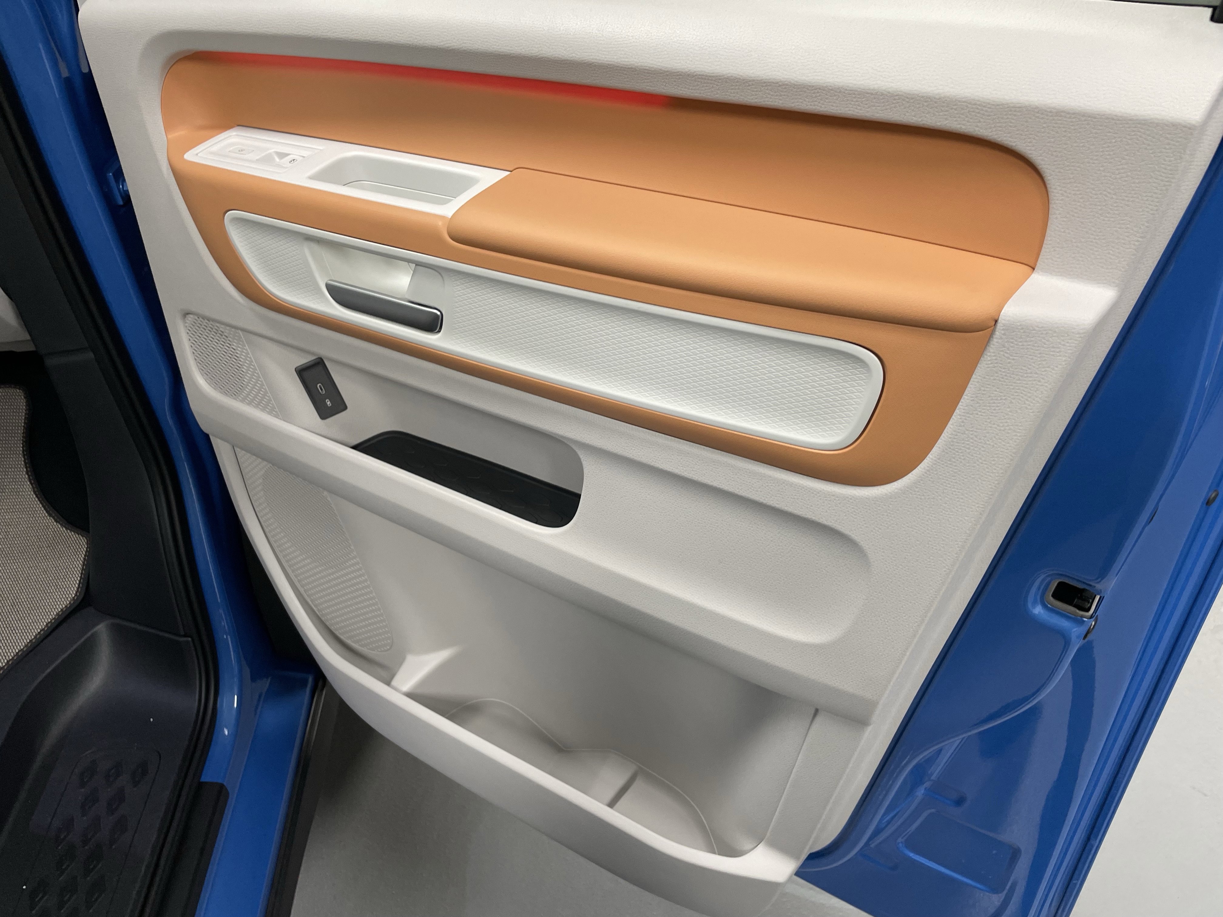 New 2025 Volkswagen ID. Buzz Pro S Plus image 8